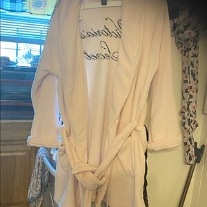 Victoria's Secret Blush Pink Robe, is so soft